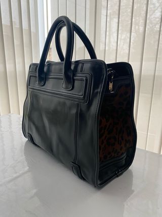 Bolso Negro con Estampado Animal