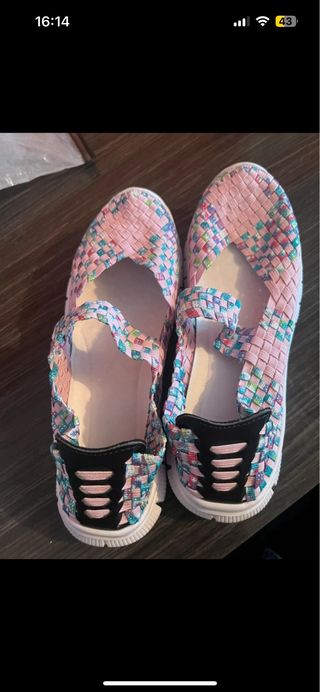 Zapatos cómodos multicolor y rosa
