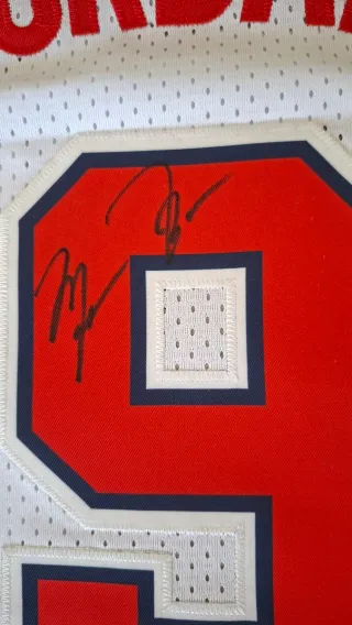 Maglia Micheal Jordan USA autografata con COA