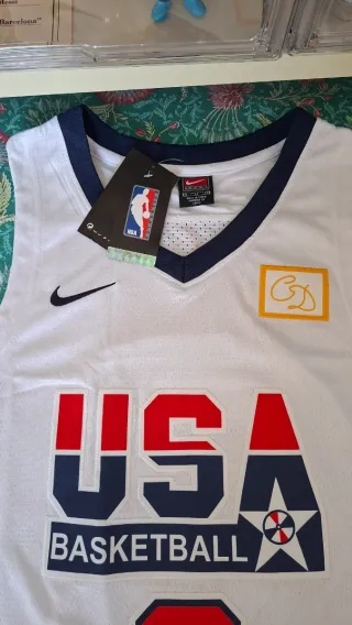 Maglia Micheal Jordan USA autografata con COA