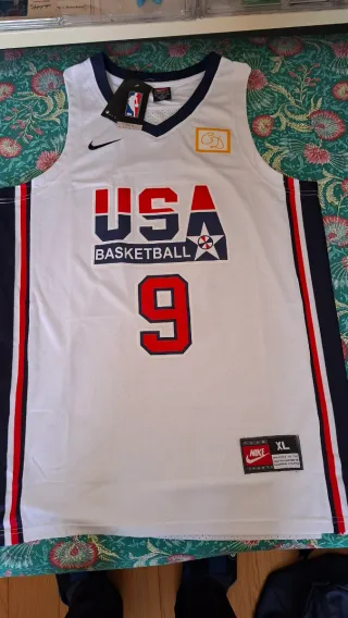 Maglia Micheal Jordan USA autografata con COA