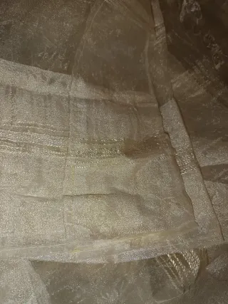 Tenda in tessuto beige e bianco