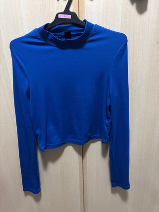 Top azul eléctrico manga larga cuello alto