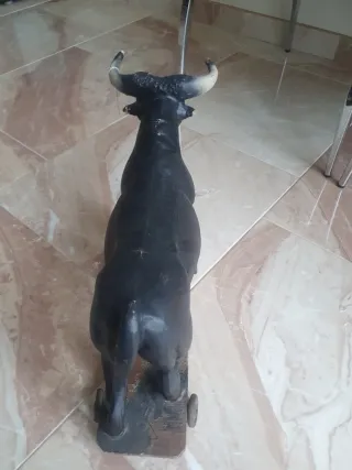 Toro de cartón antiguo patineta juguete 30/50