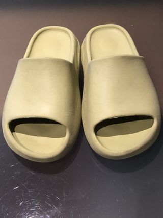 Chanclas Yeezy Slides Beige
