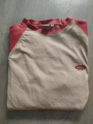 Camiseta beige y roja talla M
