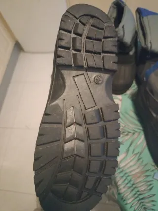 Botas de nieve Neak Peak negras y azules