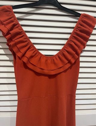 Vestido canalé largo volantes color teja Zara M