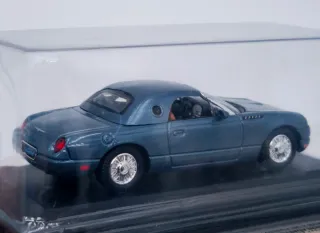 FORD THUNDERBIRD 2003 1:43 ROAD SIGNATURE