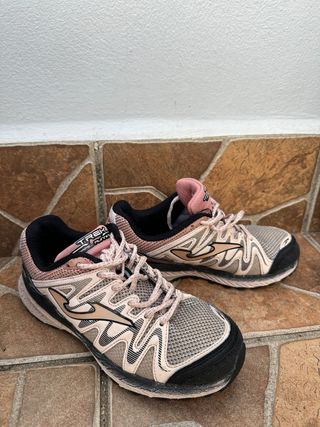Zapatillas Trail Joma Grises y Rosas