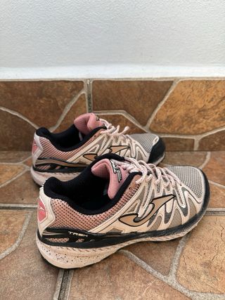 Zapatillas Trail Joma Grises y Rosas