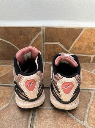 Zapatillas Trail Joma Grises y Rosas
