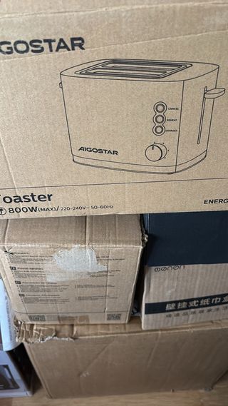 cajita con productos dentro son devoluciónes