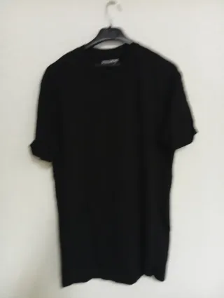 Camisa Pull&Bear Blanca Talla XL y camiseta negra