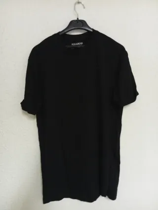 Camisa Pull&Bear Blanca Talla XL y camiseta negra