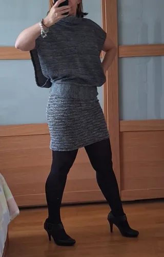 Conjunto de invierno gris y multicolor