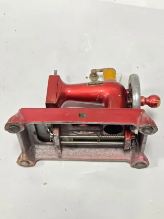 Máquina de coser antigua UNICA