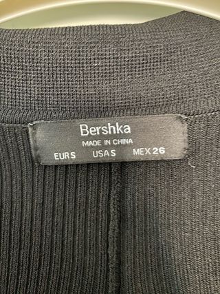 Top Bershka negro manga larga talla S