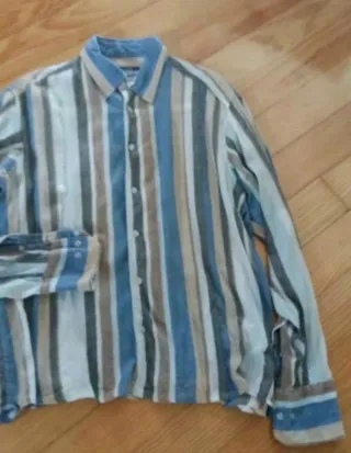 Camisa de lino con rayas azules y grises