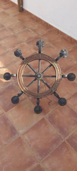 Lámpara antigua timón barco