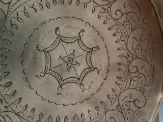 Set 2 piatti metallo decorati