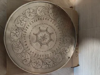 Set 2 piatti metallo decorati