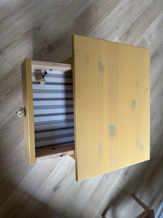 Mesita de noche Ikea Hemnes amarilla