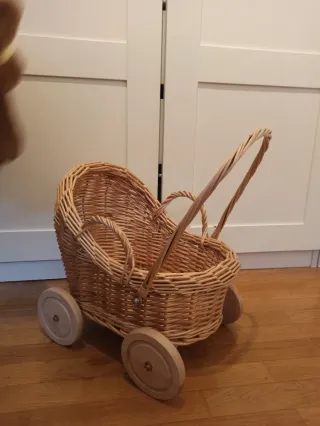 Cuna/Carro mimbre y madera