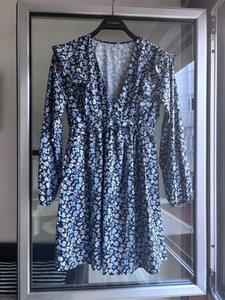 Vestido floral Pull&Bear negro y azul T.XS
