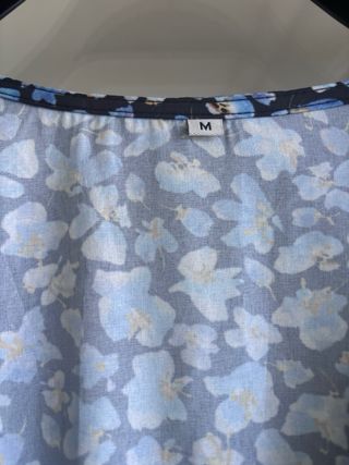 Vestido floral Pull&Bear negro y azul T.XS