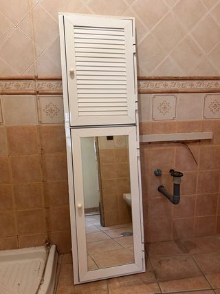 Armario de aluminio con espejo