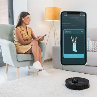 Robot aspirador láser con base de autovaciado