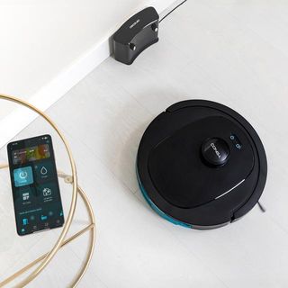 Robot aspirador láser con base de autovaciado