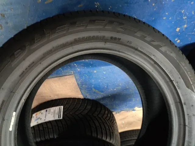 235/55R17 99V Bridgestone