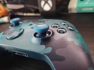 Mando Xbox Series X Camuflaje Azul