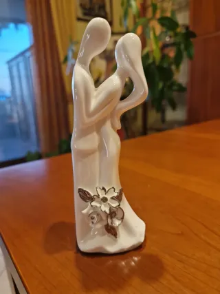 Coppia sposi porcellana bianca con fiore