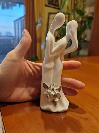 Coppia sposi porcellana bianca con fiore