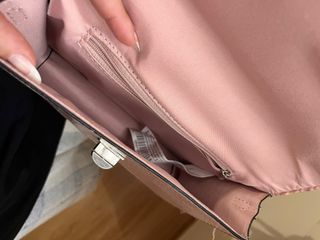 Bolso rosa efecto piel de serpiente