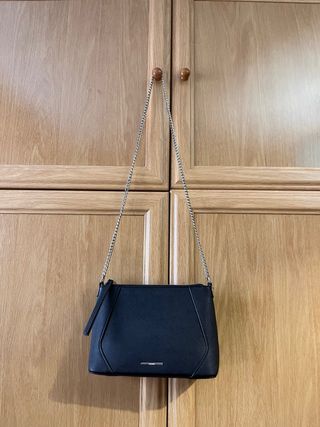 Bolso negro cadena