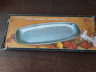 Piccolo vassoio cesellato vintage