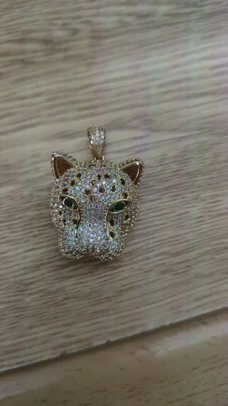 Colgante cabeza de leopardo con circonitas