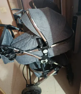 Carro de bebé gris casi nuevo