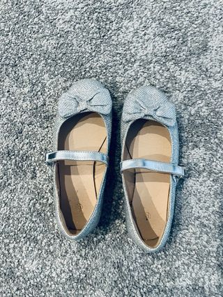 Zapatos niña plateados brillantes talla 31 nuevos