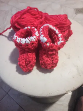 Scarpette neonata uncinetto rosse