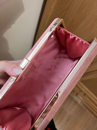 Bolso de mano rosa de terciopelo