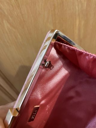 Bolso de mano rosa de terciopelo