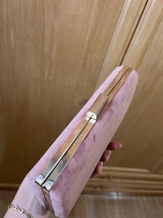 Bolso de mano rosa de terciopelo