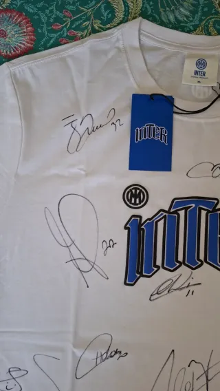 Maglia ufficiale Inter autografata titolari 2025-6