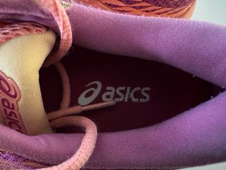 Zapatillas ASICS running rosa y morado