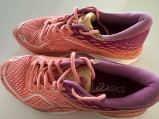 Zapatillas ASICS running rosa y morado